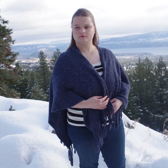 Beautiful Adrienne Vittadini Navy Fringe Cape - Picture 5 of 8